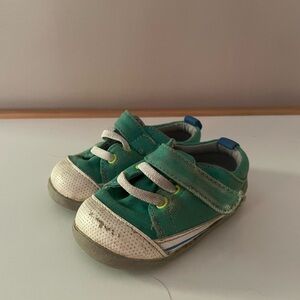 SEE KAI RUN Toddler size 4 sneakers.